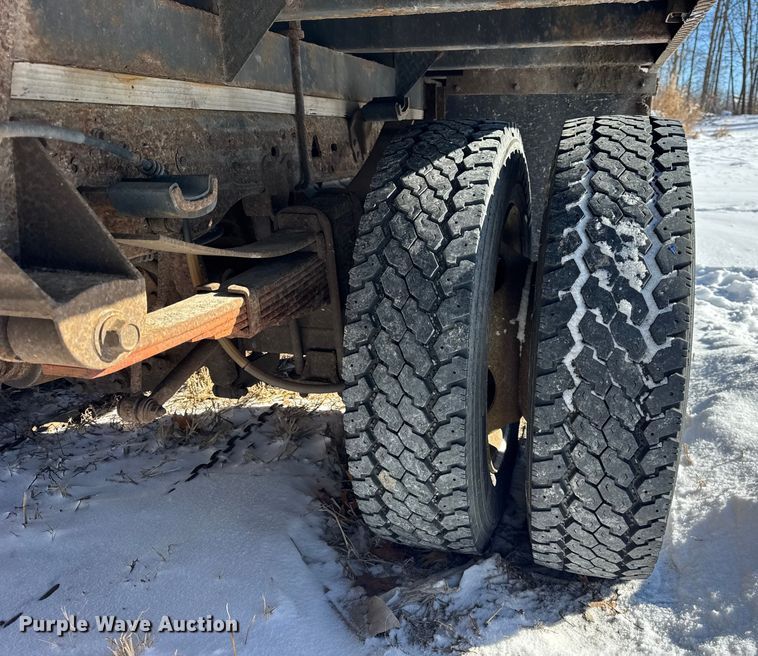 image for item ER0397 2005 Ford F450 Super Duty XL Crew Cab flatbed pickup truck