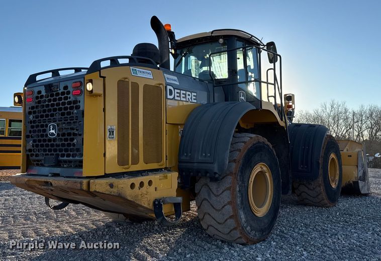image for item ES5696 2014 John Deere 824K wheel loader