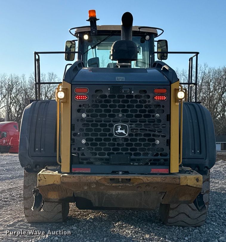 image for item ES5696 2014 John Deere 824K wheel loader