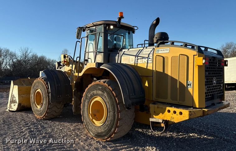 image for item ES5696 2014 John Deere 824K wheel loader