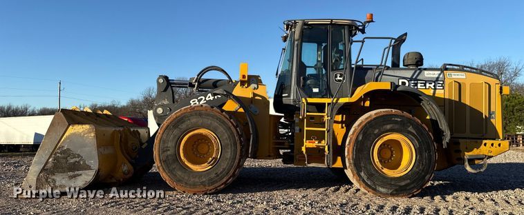 image for item ES5696 2014 John Deere 824K wheel loader