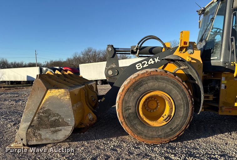 image for item ES5696 2014 John Deere 824K wheel loader