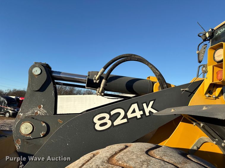 image for item ES5696 2014 John Deere 824K wheel loader