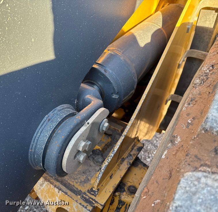 image for item ES5696 2014 John Deere 824K wheel loader