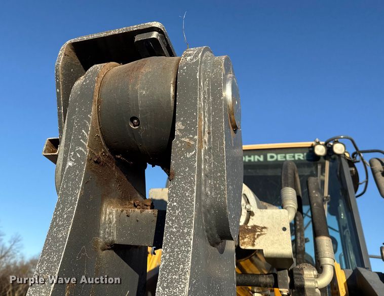 image for item ES5696 2014 John Deere 824K wheel loader