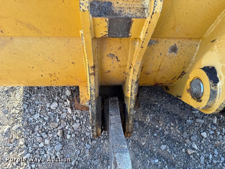 image for item ES5696 2014 John Deere 824K wheel loader