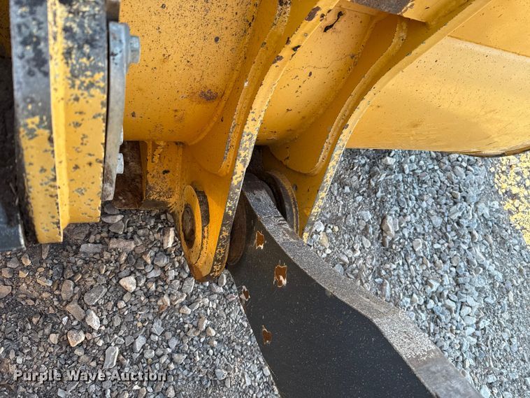 image for item ES5696 2014 John Deere 824K wheel loader