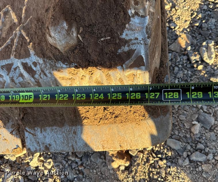 image for item ES5696 2014 John Deere 824K wheel loader