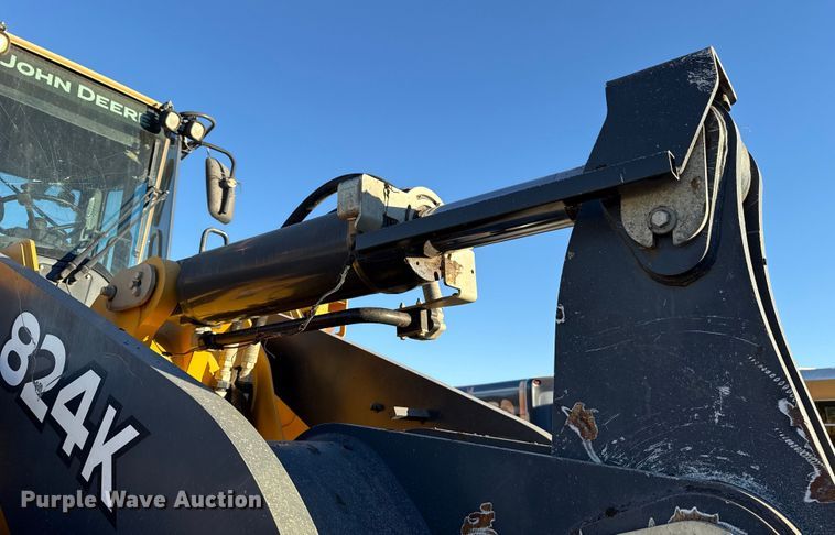 image for item ES5696 2014 John Deere 824K wheel loader