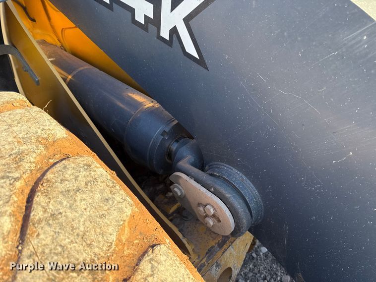 image for item ES5696 2014 John Deere 824K wheel loader