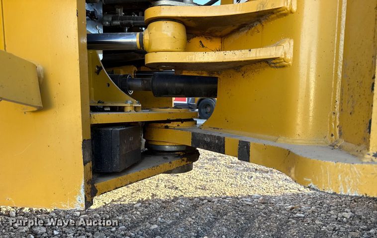 image for item ES5696 2014 John Deere 824K wheel loader