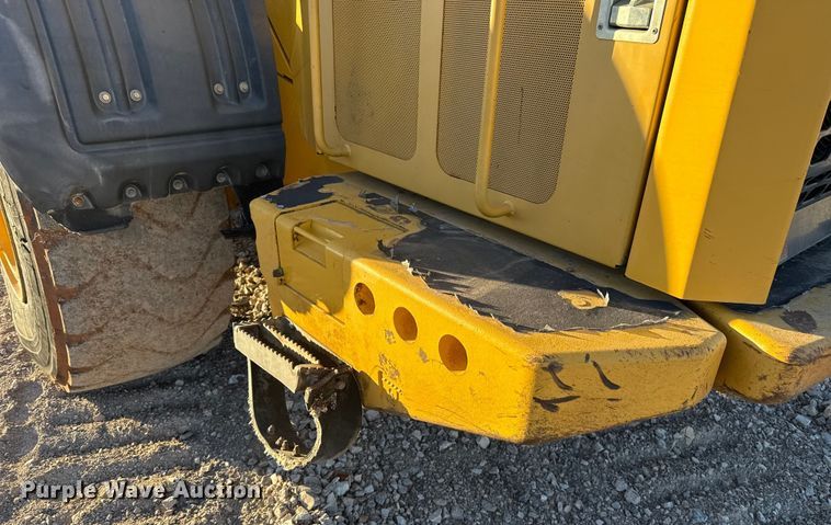 image for item ES5696 2014 John Deere 824K wheel loader