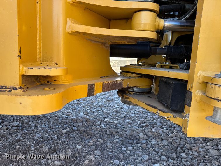 image for item ES5696 2014 John Deere 824K wheel loader