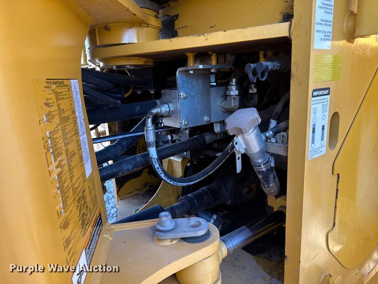 image for item ES5696 2014 John Deere 824K wheel loader