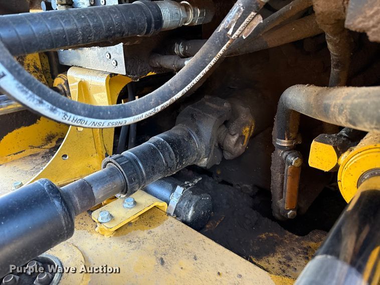 image for item ES5696 2014 John Deere 824K wheel loader