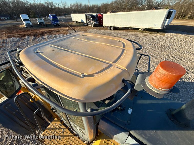 image for item ES5696 2014 John Deere 824K wheel loader