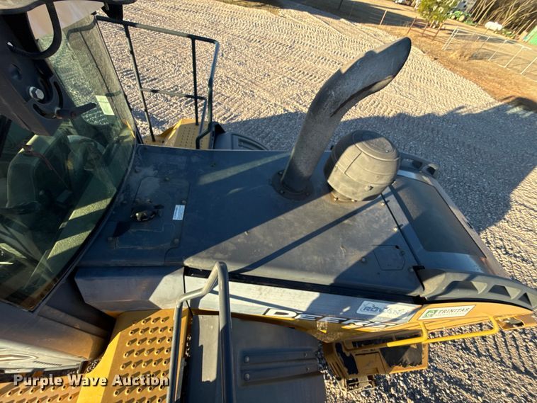 image for item ES5696 2014 John Deere 824K wheel loader