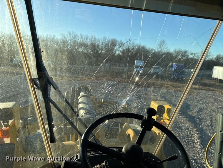 image for item ES5696 2014 John Deere 824K wheel loader