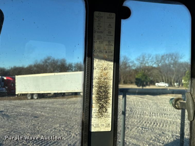 image for item ES5696 2014 John Deere 824K wheel loader