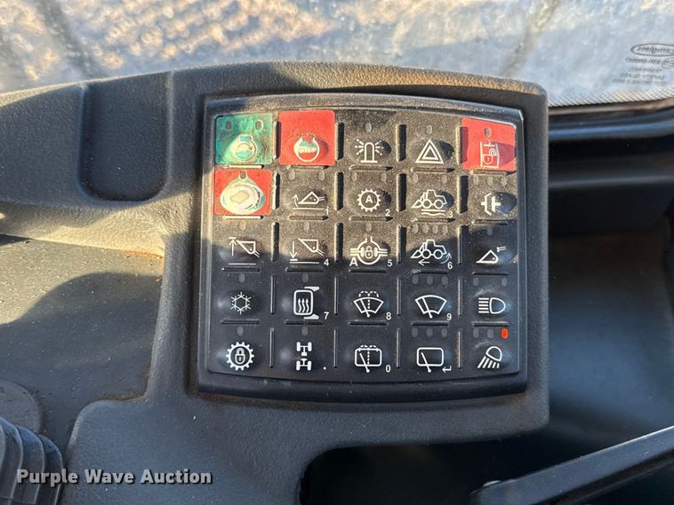 image for item ES5696 2014 John Deere 824K wheel loader