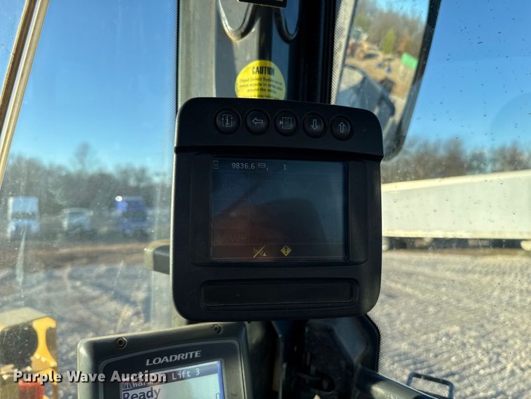 image for item ES5696 2014 John Deere 824K wheel loader