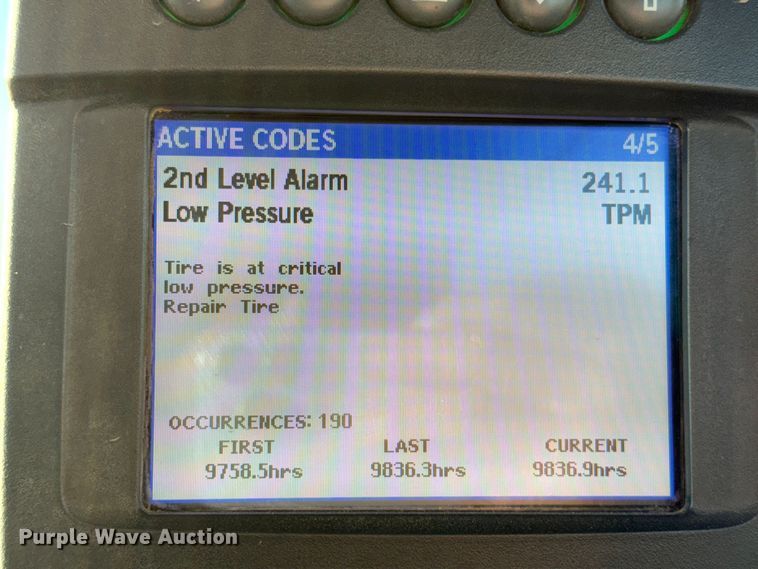 image for item ES5696 2014 John Deere 824K wheel loader