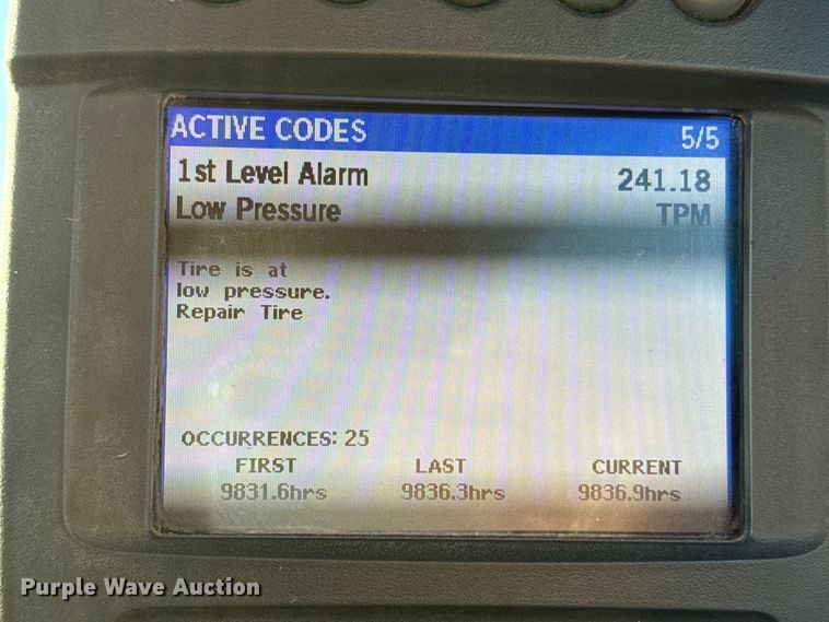 image for item ES5696 2014 John Deere 824K wheel loader