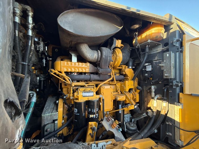 image for item ES5696 2014 John Deere 824K wheel loader