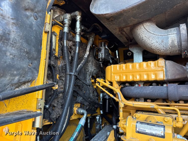 image for item ES5696 2014 John Deere 824K wheel loader