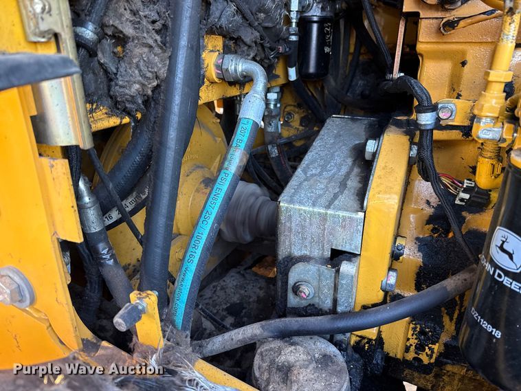 image for item ES5696 2014 John Deere 824K wheel loader