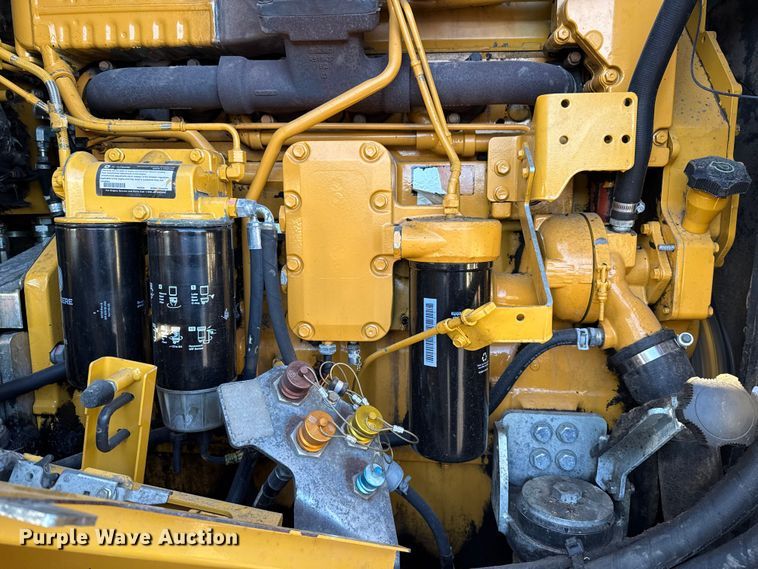 image for item ES5696 2014 John Deere 824K wheel loader