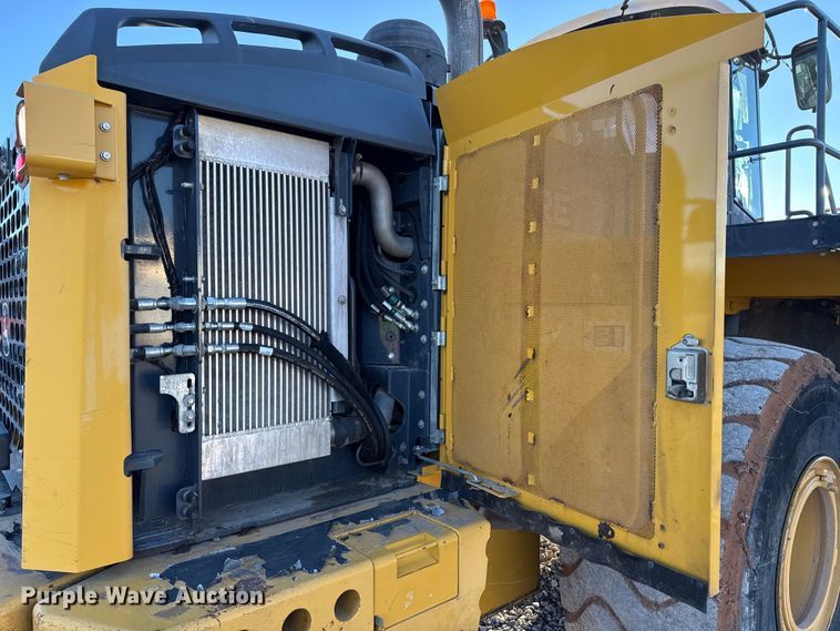 image for item ES5696 2014 John Deere 824K wheel loader