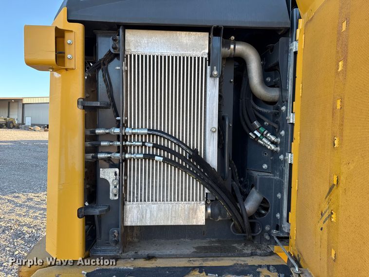 image for item ES5696 2014 John Deere 824K wheel loader