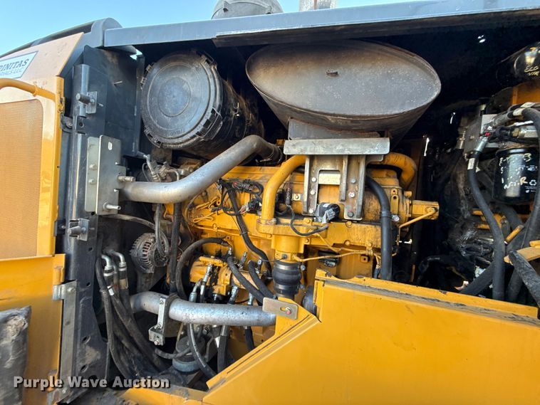 image for item ES5696 2014 John Deere 824K wheel loader