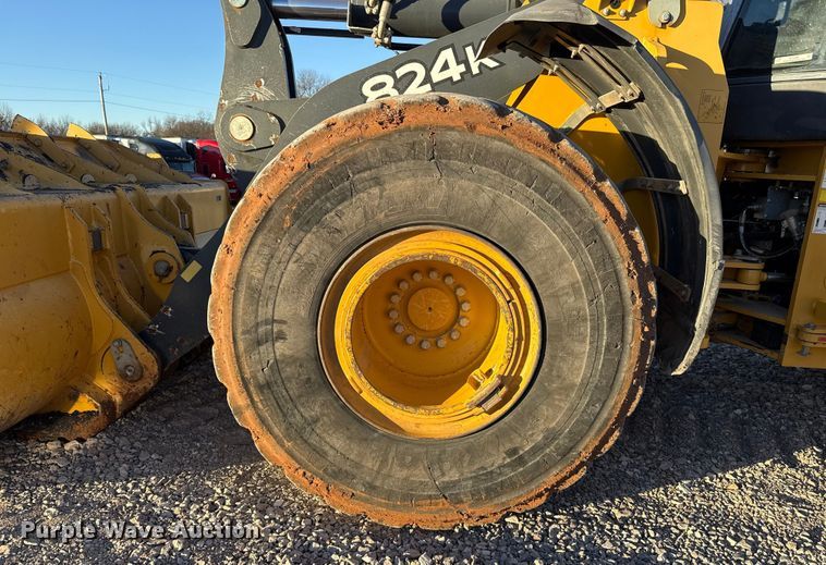 image for item ES5696 2014 John Deere 824K wheel loader