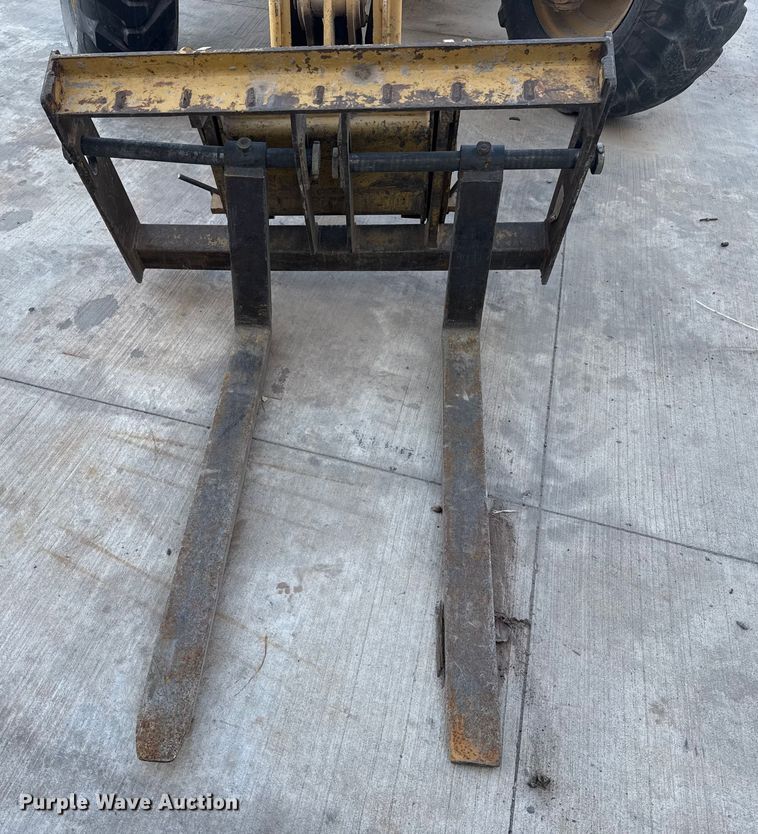 image for item ES5709 1997 Caterpillar TH63 telehandler