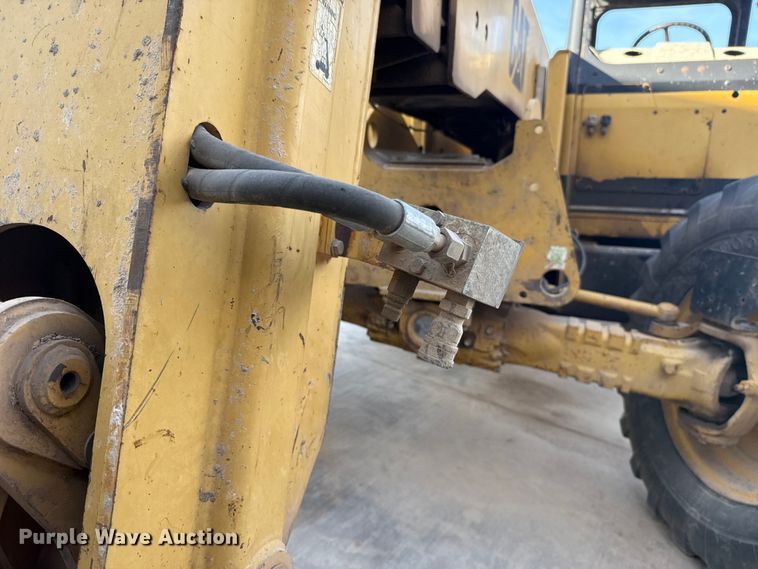 image for item ES5709 1997 Caterpillar TH63 telehandler