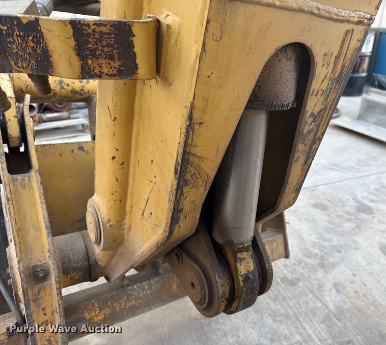 image for item ES5709 1997 Caterpillar TH63 telehandler