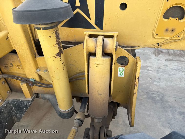 image for item ES5709 1997 Caterpillar TH63 telehandler