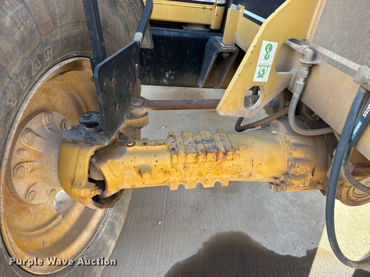 image for item ES5709 1997 Caterpillar TH63 telehandler