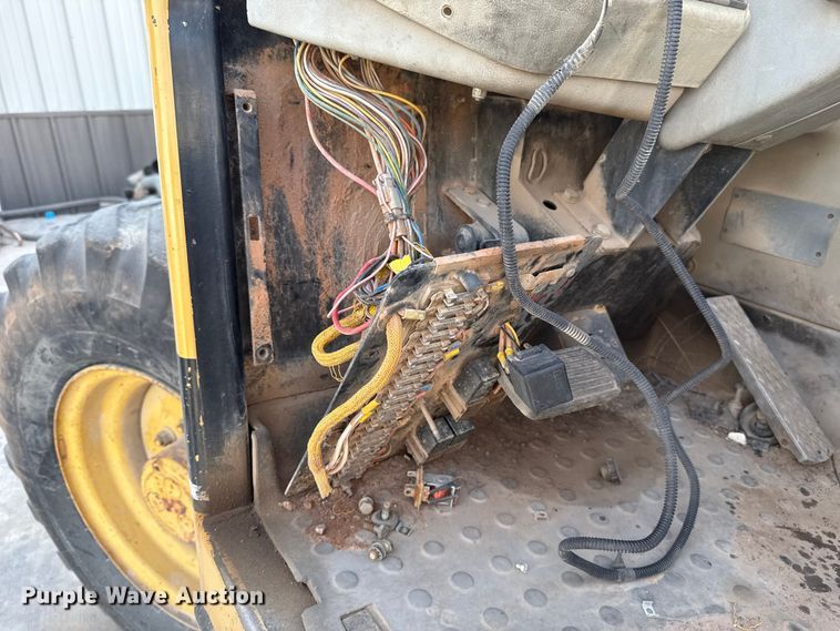 image for item ES5709 1997 Caterpillar TH63 telehandler