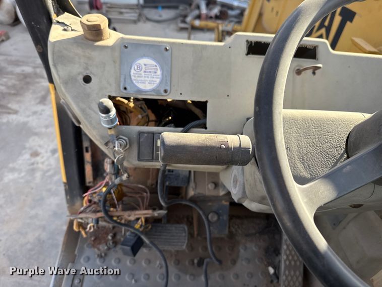 image for item ES5709 1997 Caterpillar TH63 telehandler