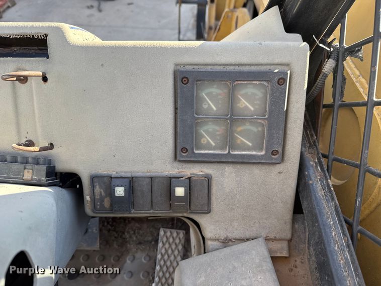 image for item ES5709 1997 Caterpillar TH63 telehandler