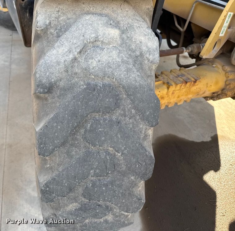 image for item ES5709 1997 Caterpillar TH63 telehandler