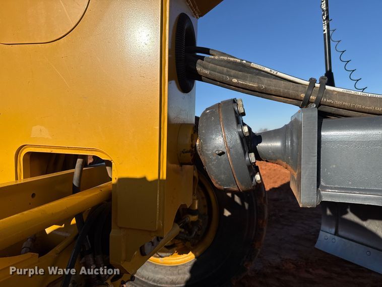 image for item ES5722 2019 John Deere 872GP motor grader