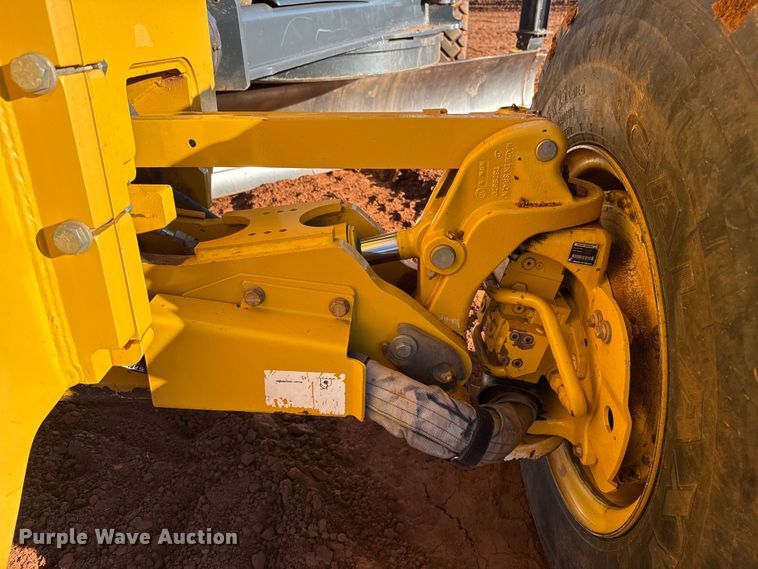 image for item ES5722 2019 John Deere 872GP motor grader