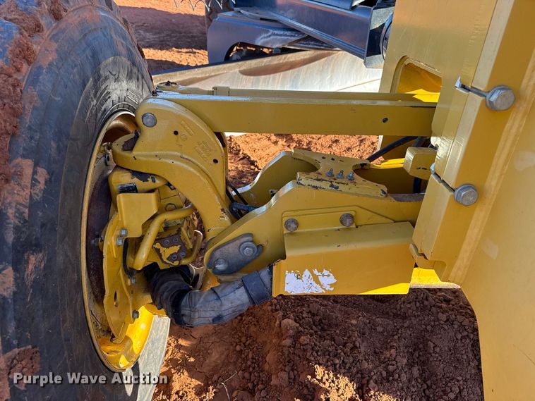 image for item ES5722 2019 John Deere 872GP motor grader