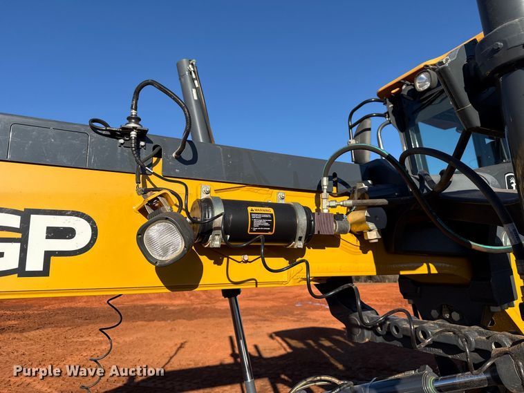 image for item ES5722 2019 John Deere 872GP motor grader