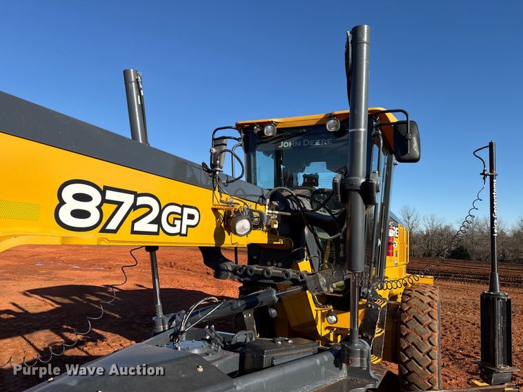 image for item ES5722 2019 John Deere 872GP motor grader