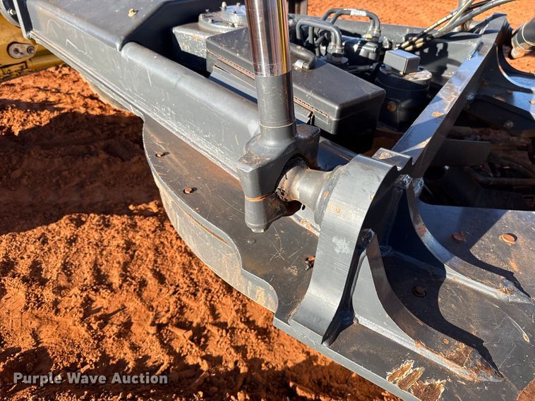 image for item ES5722 2019 John Deere 872GP motor grader